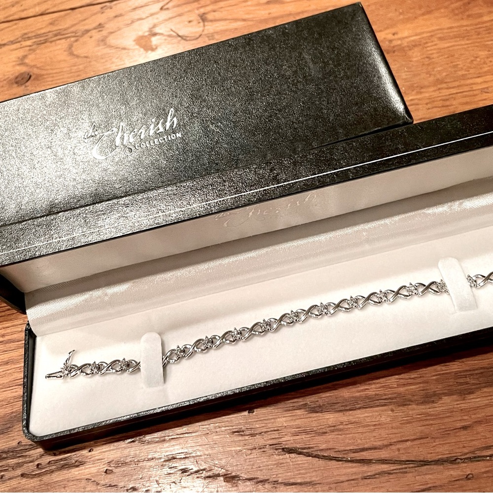 The Cherish Collection Tennis Bracelet